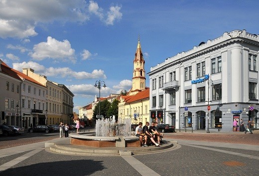 На снимке ратушная площадь в Вильнюсе